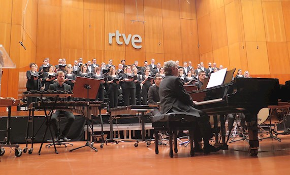 La Fundación Reina Sofía, la Fundación CIEN y la Orquesta Sinfónica y Coro RTVE homenajean con música a los voluntarios de un proyecto de investigación contra el Alzheimer